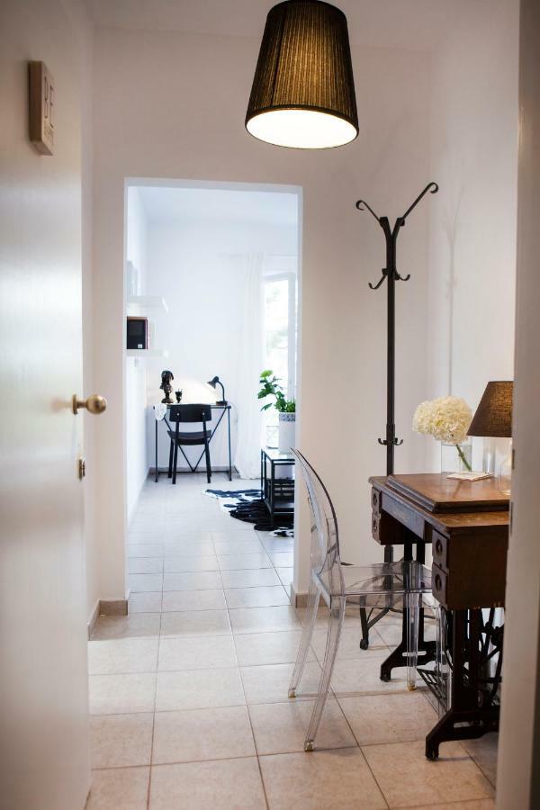 Located Executive In Maroussi. *